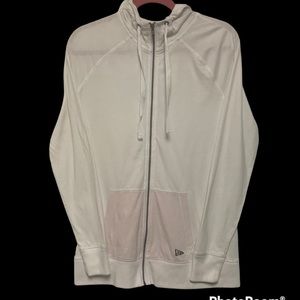 NEW ERA Women’s White Hoodie with Pink Front Pockets.